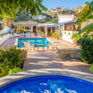 Jacuzzi and pool view