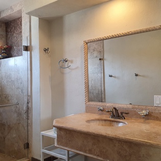 Suite 1 bathroom