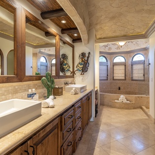 En suite bathroom with bathtub