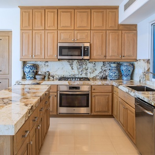 Fully equipped kitchen