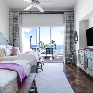 Double bed suite with ocean views