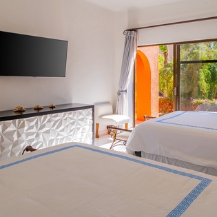 Double bed suite with patio access