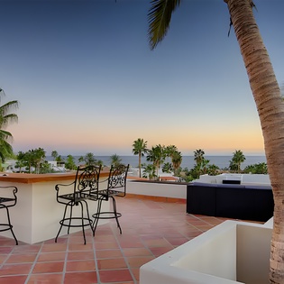 Rooftop bar and outdoor seating