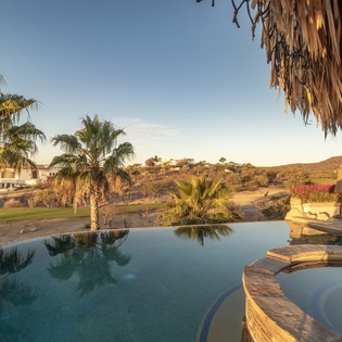 Jacuzzi and infinity pool
