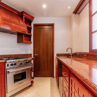 Fully equipped kitchen