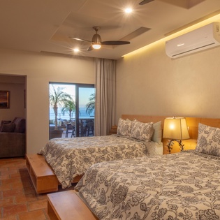 Suite with 2 queen beds