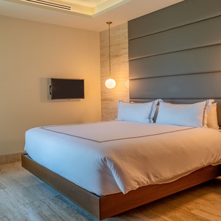 7th bedroom with King