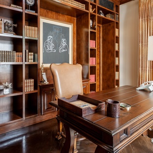 En villa library office space