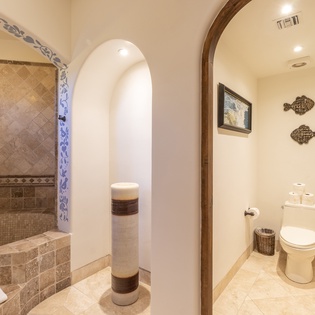 En suite bathroom with bath tub