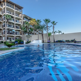 Las_Olas_PeSunny poolsidenthouse_A501-46