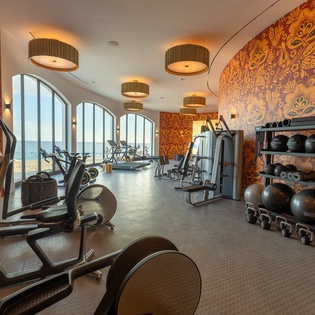 En villa fitness area