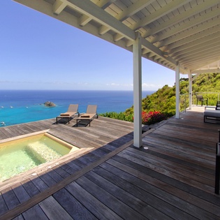 bungalow-exterior-the-view-track2