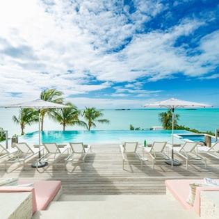 exterior-villa-bristol-breeze-track12