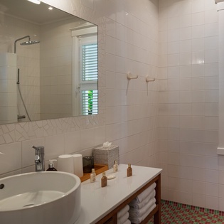 guest-bathroom-1-gustavia-view-track1