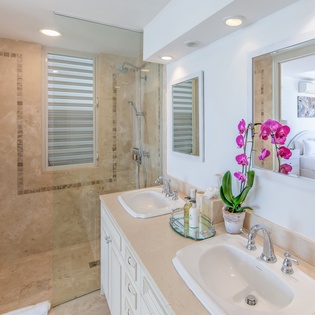 bedroom-1-lidija-house-at-the-pearls-track4