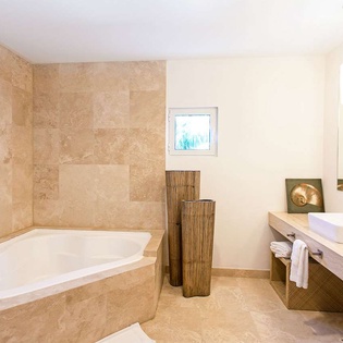 Bathroom at PIE FAR, Beachfront/Cupecoy, St. Martin