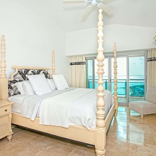 Bedroom at PIE COV, Beachfront/Cupecoy, St. Martin