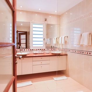 Bathroom at WV ACR, Vitet, St. Barthelemy