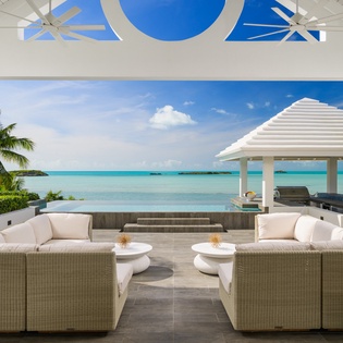 exterior-twin-palms-track1