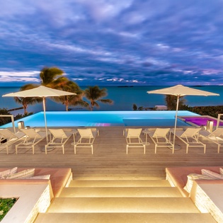 exterior-villa-bristol-breeze-track40