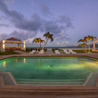 night-view-casa-cervo-track1
