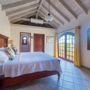 bedroom-1-terre-azure-track3