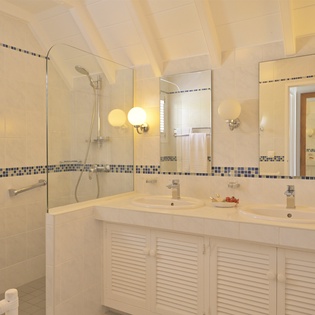 bathroom-1-les-sables-d-or-cap-frehel-track1