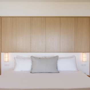 bedroom-1-indigo-track2