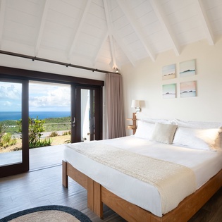 guest-bedroom-1-ocean-vibes-track1