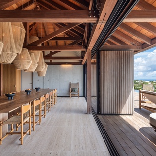 living-room-dining-room-manoir-voltaire-track3