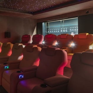 bungalow-cinema-hvhh-track2