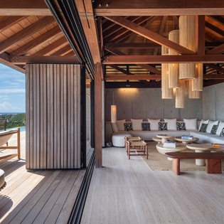 living-room-dining-room-manoir-voltaire-track1