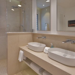 bathroom-1-la-romance-track1