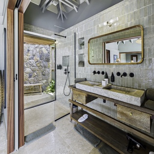 bathroom-clyde-track1