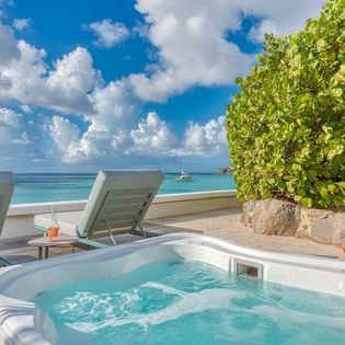 5-PetitePlage5-HotTub