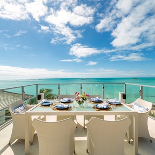 exterior-villa-bristol-breeze-track19