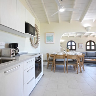 bedroom-4-dining-area-kitchen-joie-de-vivre-track8