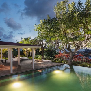 exterior-nightly-angelina-track1