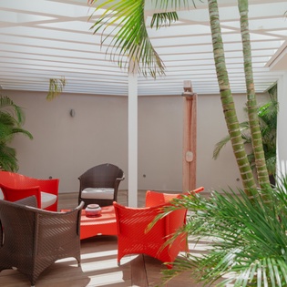 exterior-1-la-maison-rouge-track4