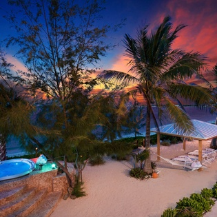 night-view-reef-pearl-track1