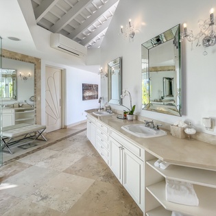 bedroom-2-lidija-house-at-the-pearls-track2