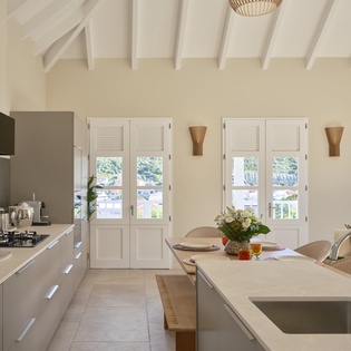 living-room-avee-track5