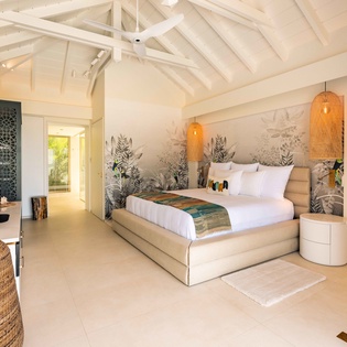 primary-bedroom-quartz-track2
