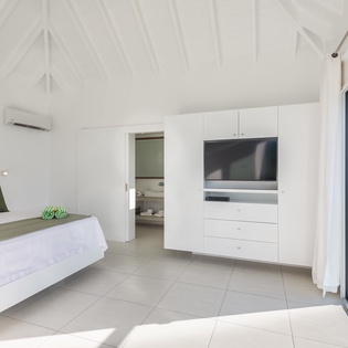 bedroom-3-Blue Diamond-track2