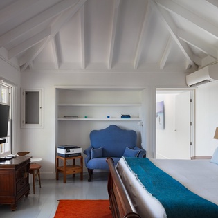bungalow-guest-bedroom-3-gustavia-view-track2