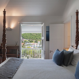 primary-bedroom-gustavia-view-track1