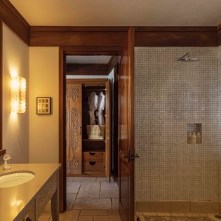 bathroom-great-house-track3