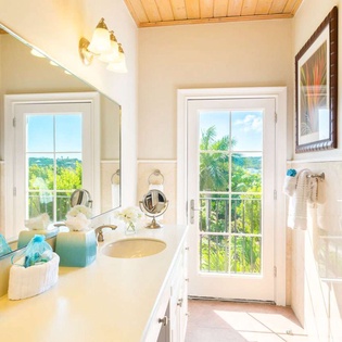 Bathroom at IE PAP, Grace Bay Turtle Cove, Turks & Caicos