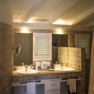 31-chambres N°2 salle de bain.jpog