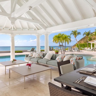 11-PetitePlage4-OutdoorSeating